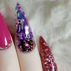 Θρυμματισμένα όστρακα για νύχια σε ροζ χρώμα